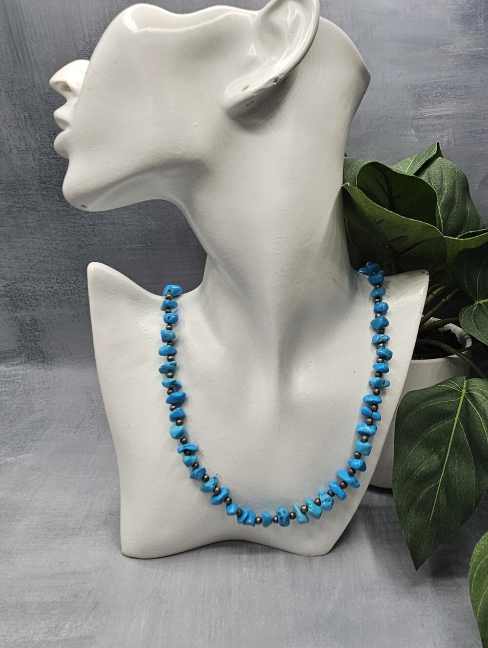 Single-strand Southwestern-style gemstone necklace featuring vibrant, bright blu